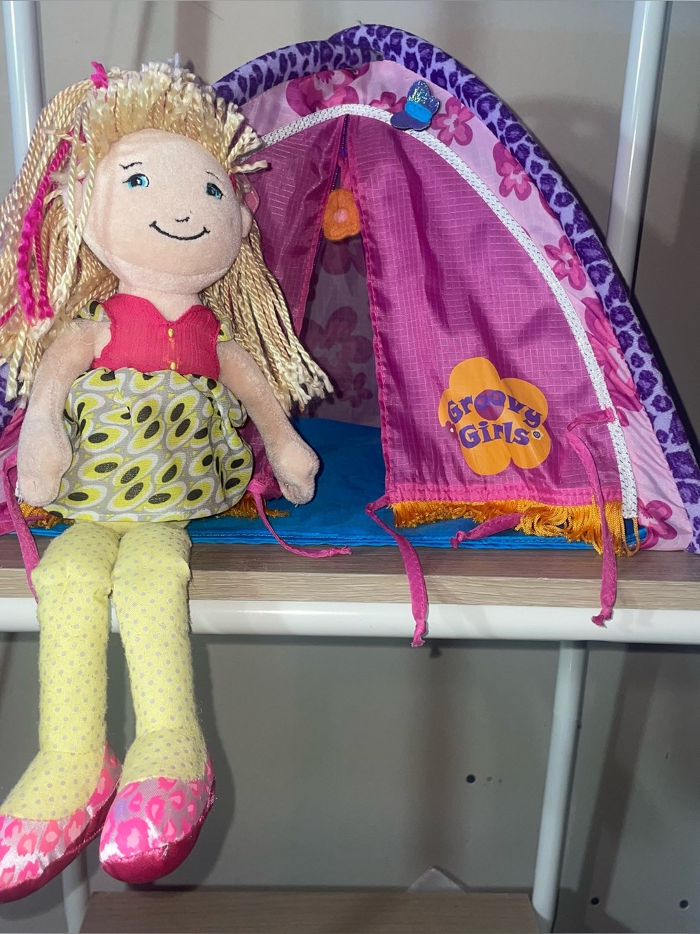 Groovy girl doll and tent bundle